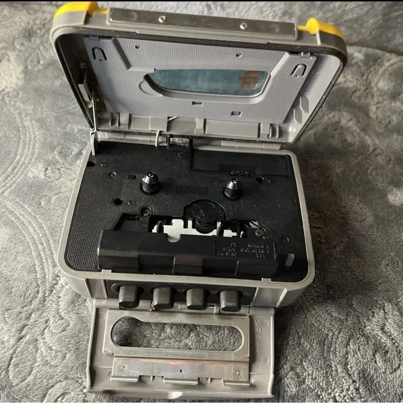 Vintage- Sony Sports Walkman AM/FM Radio
Cassette Player - Tested -Works - Picture 7 of 9